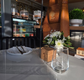 Table setting with flowers